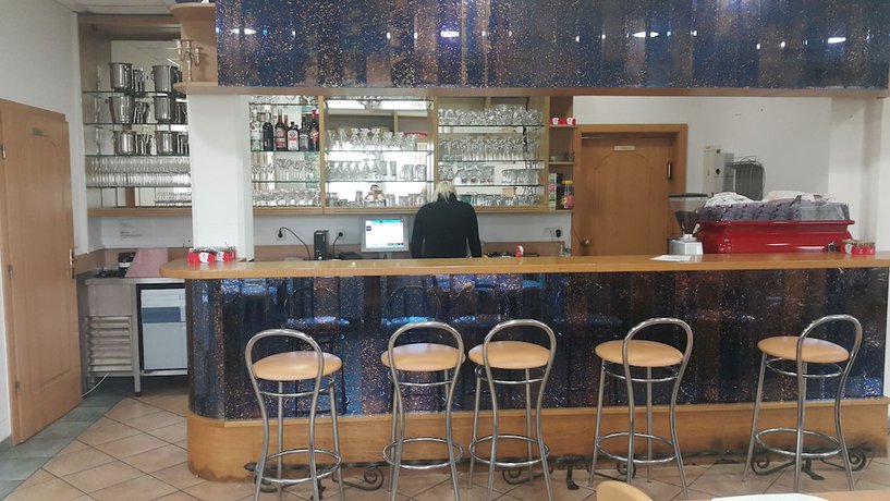 Imagen del bar/restaurante del Hotel Benda. Foto 8