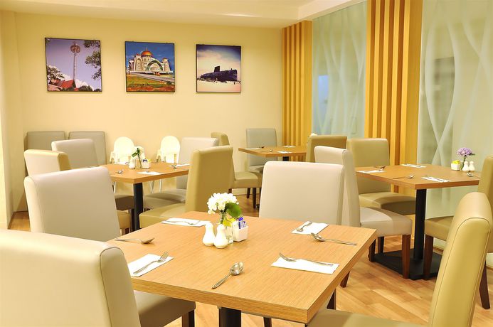Imagen de la habitación del Hotel Bendahara Makmur. Foto 10