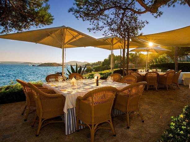 Imagen del bar/restaurante del Hotel Bendinat. Foto 6