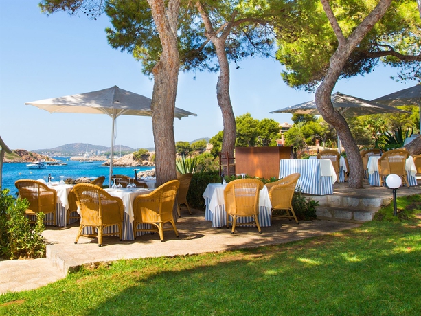 Imagen del bar/restaurante del Hotel Bendinat. Foto 7