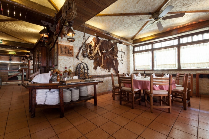 Imagen del bar/restaurante del Hotel Benedicta. Foto 4