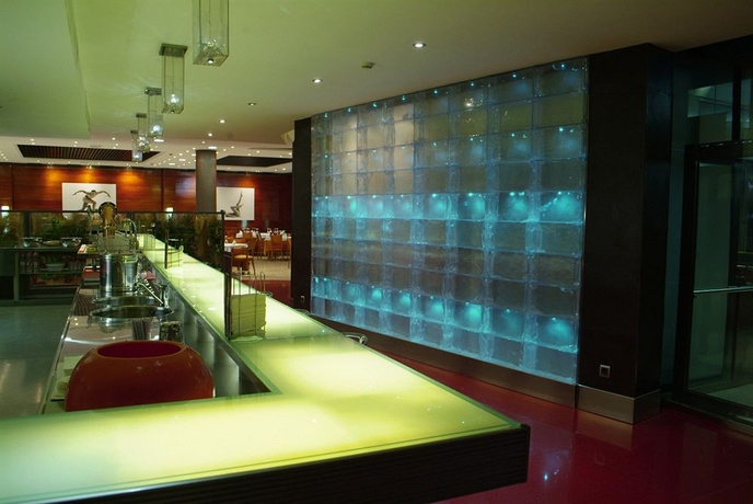 Imagen del bar/restaurante del Hotel Benetússer. Foto 5