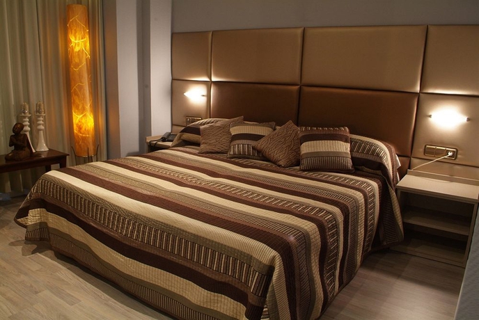 Imagen de la habitación del Hotel Benetússer. Foto 9