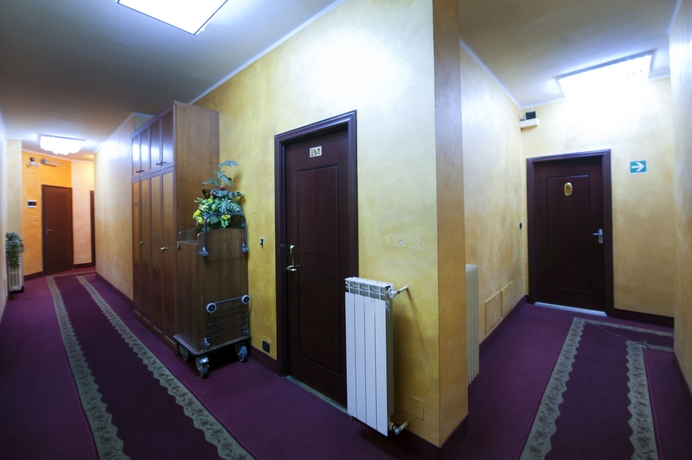 Imagen de los interiores del Hotel Bengasi. Foto 7