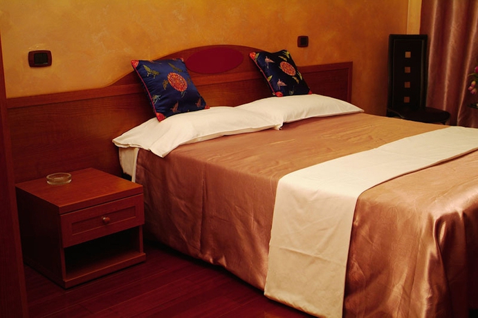 Imagen de la habitación del Hotel Bengasi. Foto 6