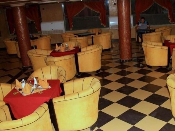 Imagen del bar/restaurante del Hotel Benhama Erfoud. Foto 6