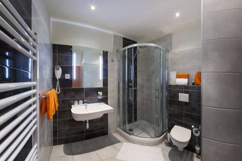 Imagen de la habitación del Hotel Benica. Foto 6