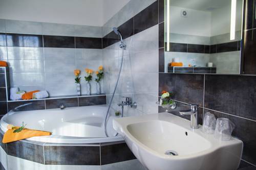 Imagen de la habitación del Hotel Benica. Foto 14