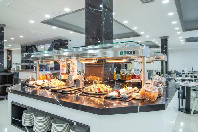 Imagen del bar/restaurante del Hotel Benidorm East By Pierre and Vacances. Foto 4