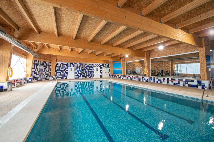 Imagen de la piscina del Hotel Benidorm East By Pierre and Vacances. Foto 20