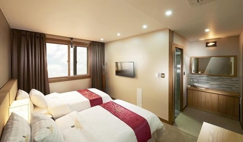 Imagen de la habitación del Hotel Benikea Central. Foto 7