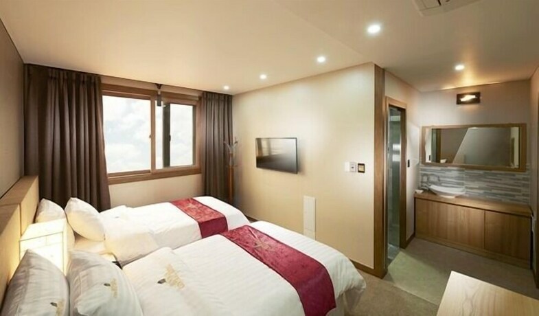 Imagen de la habitación del Hotel Benikea Central. Foto 8