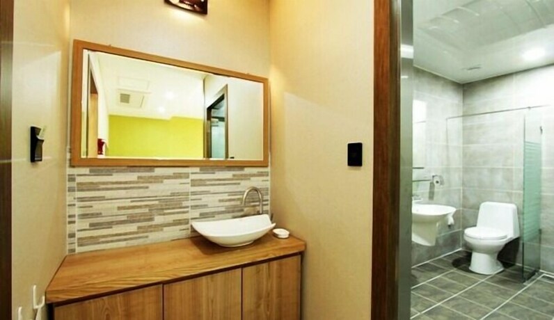 Imagen de la habitación del Hotel Benikea Central. Foto 13