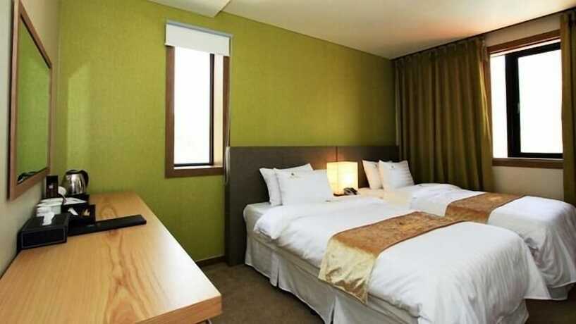 Imagen de la habitación del Hotel Benikea Central. Foto 15