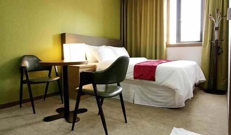 Imagen de la habitación del Hotel Benikea Central. Foto 17