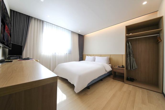 Imagen de la habitación del Hotel Benikea. Foto 11
