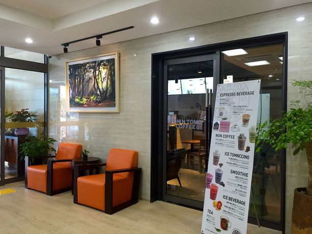 Imagen del bar/restaurante del Hotel Benikea Jungmun. Foto 6