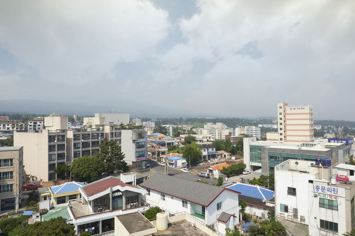 Imagen de la habitación del Hotel Benikea Jungmun. Foto 12