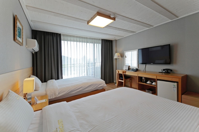 Imagen de la habitación del Hotel Benikea Swiss Rosen. Foto 7