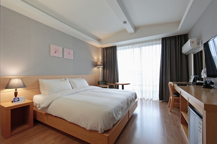 Imagen de la habitación del Hotel Benikea Swiss Rosen. Foto 8