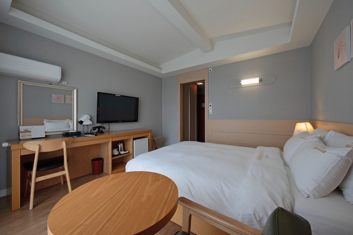 Imagen de la habitación del Hotel Benikea Swiss Rosen. Foto 9