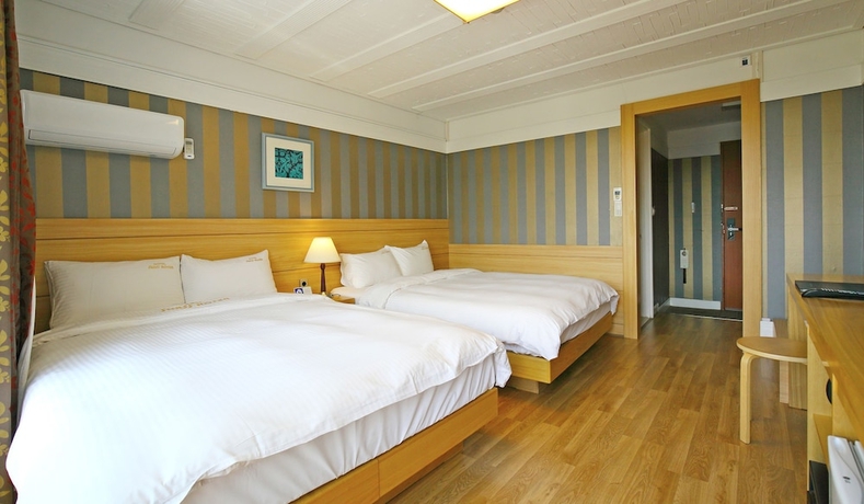 Imagen de la habitación del Hotel Benikea Swiss Rosen. Foto 13