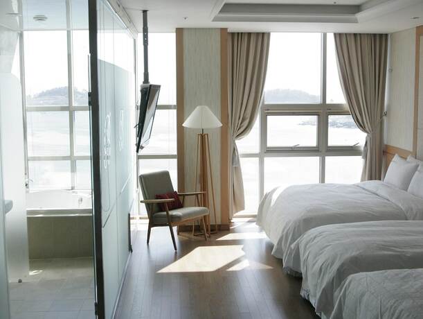 Imagen de la habitación del Hotel Benikea Yeosu. Foto 15