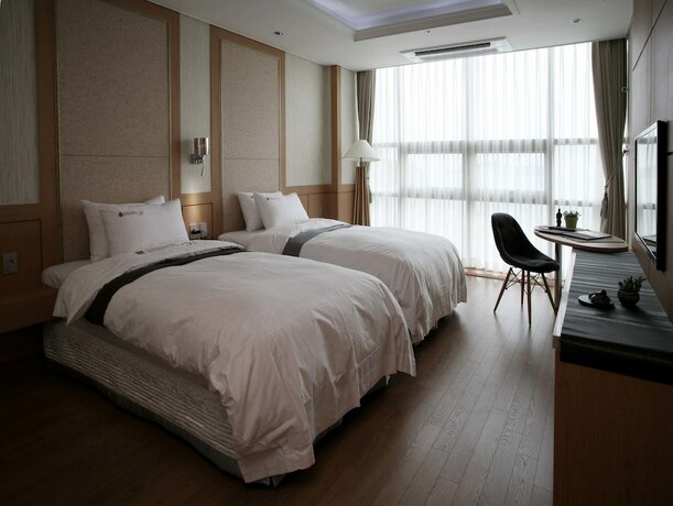 Imagen de la habitación del Hotel Benikea Yeosu. Foto 16