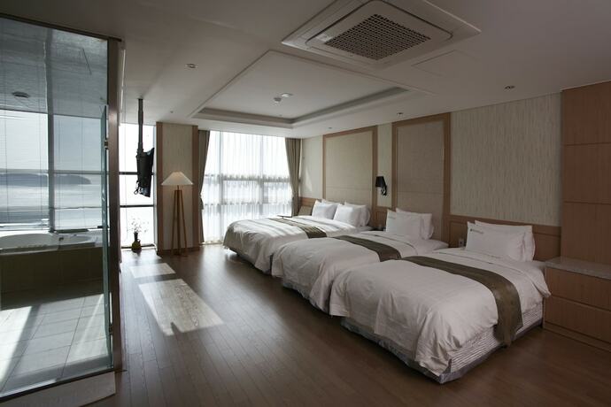 Imagen de la habitación del Hotel Benikea Yeosu. Foto 18