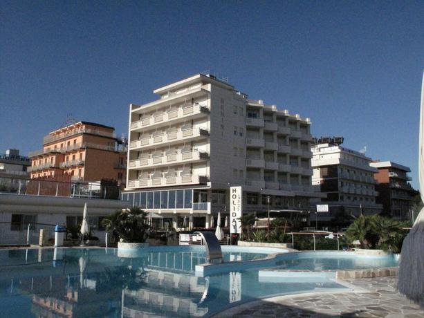 Imagen de la piscina del Hotel Benini. Foto 8