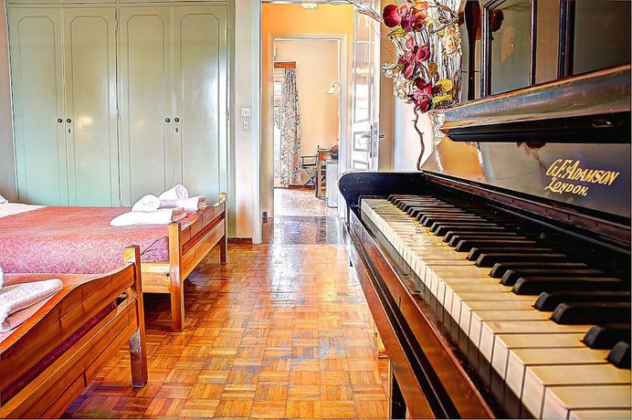 Imagen de la habitación del Hotel Benitses Arches. Foto 2