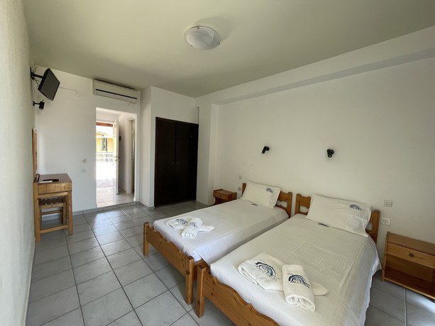 Imagen de la habitación del Hotel Benitses Arches. Foto 4