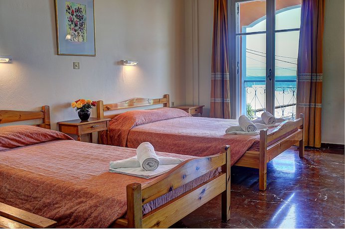 Imagen de la habitación del Hotel Benitses Arches. Foto 11