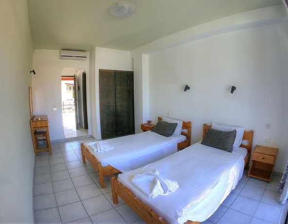 Imagen de la habitación del Hotel Benitses Arches. Foto 12