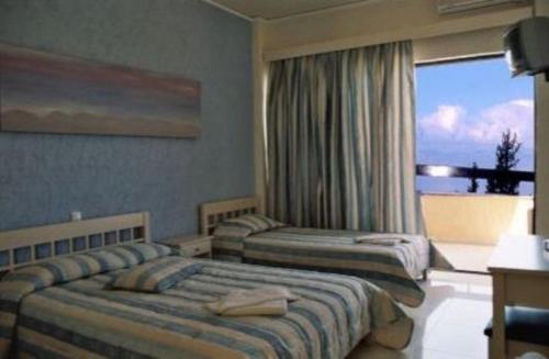 Imagen de la habitación del Hotel Benitses Bay View. Foto 6