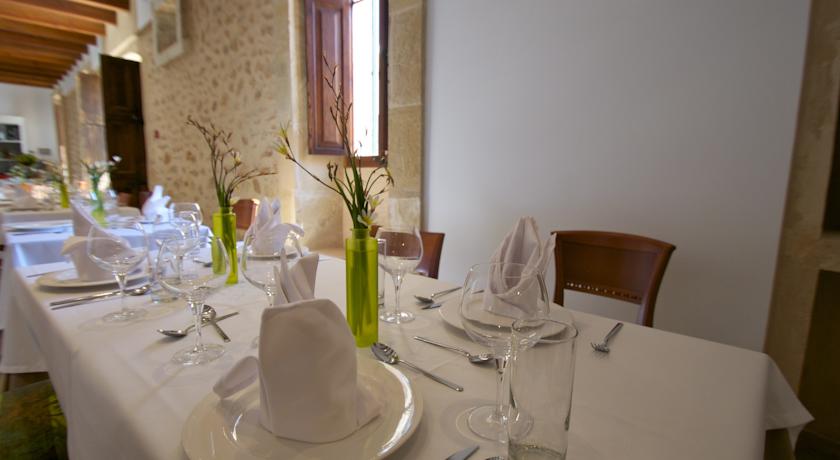 Imagen del bar/restaurante del Hotel Bennoc Petit. Foto 3