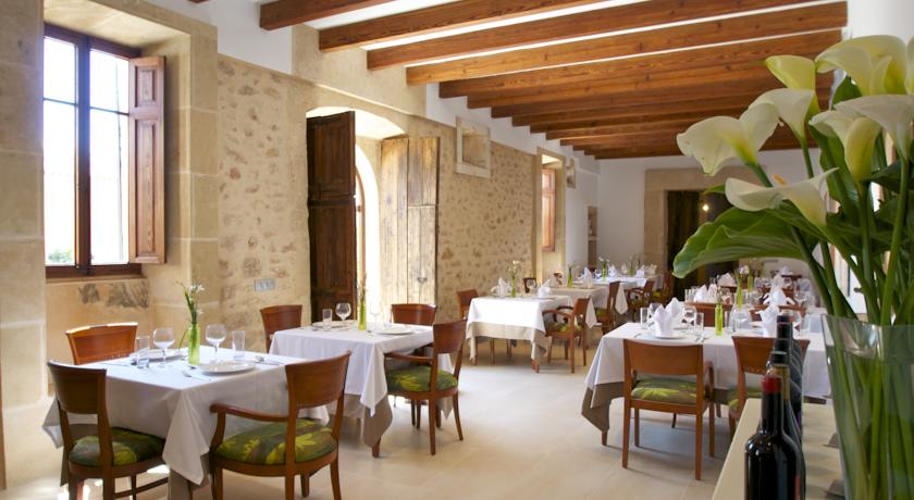 Imagen del bar/restaurante del Hotel Bennoc Petit. Foto 4