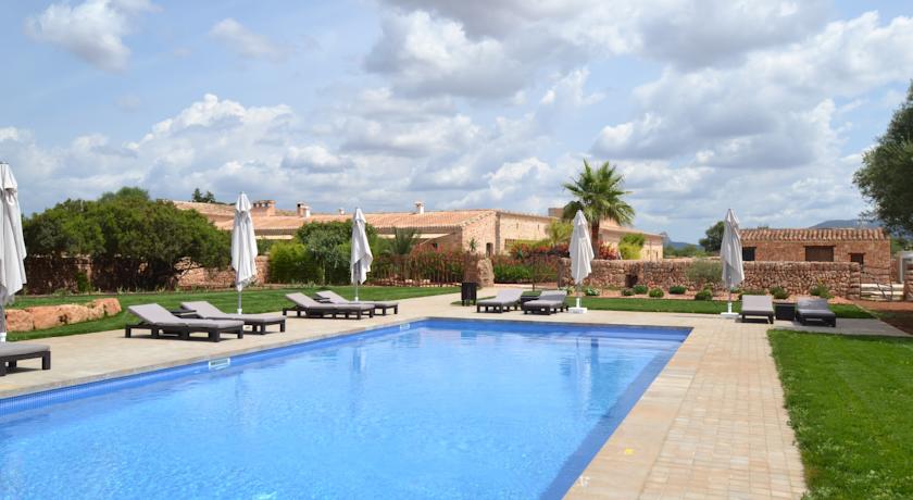 Imagen de la piscina del Hotel Bennoc Petit. Foto 7