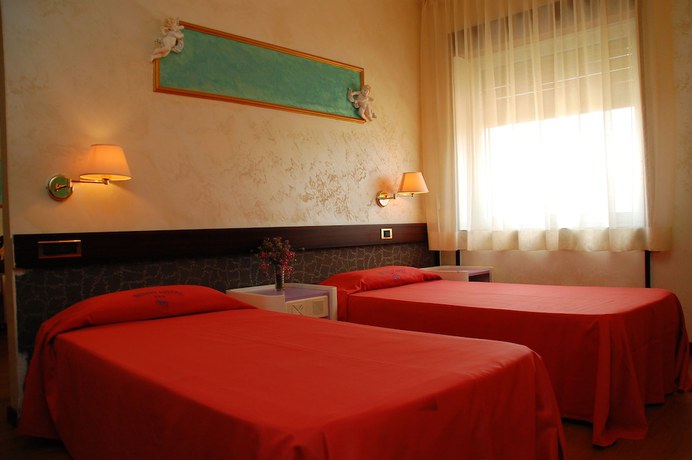 Imagen de la habitación del Hotel Benny. Foto 3