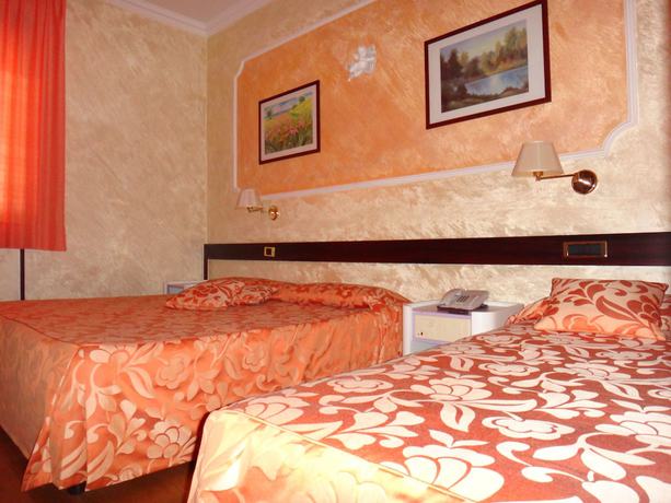 Imagen de la habitación del Hotel Benny. Foto 5