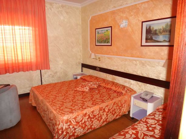 Imagen de la habitación del Hotel Benny. Foto 6