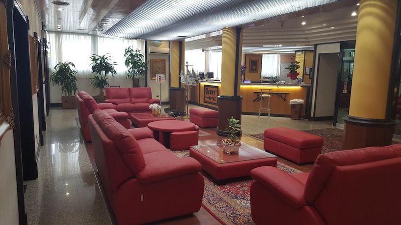 Imagen de los interiores del Hotel Benny. Foto 19