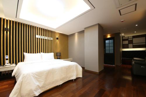 Imagen de la habitación del Hotel Bentley Tourist. Foto 7