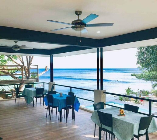Imagen del bar/restaurante del Hotel Bentrina Diving Resort. Foto 19