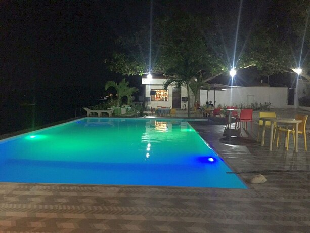 Imagen de la piscina del Hotel Bentrina Diving Resort. Foto 31