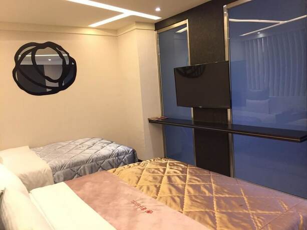 Imagen de la habitación del Hotel Benzmotel. Foto 10