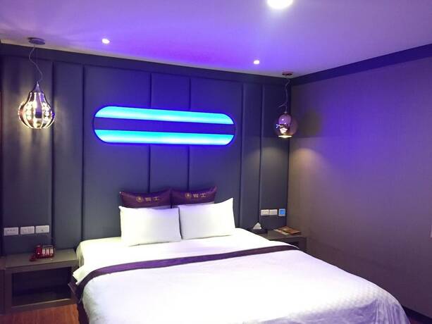 Imagen de la habitación del Hotel Benzmotel. Foto 12