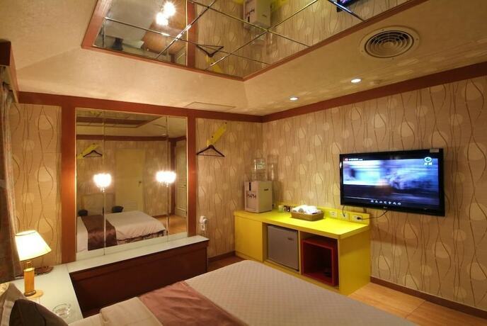 Imagen de la habitación del Hotel Benzmotel. Foto 15