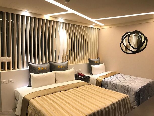 Imagen de la habitación del Hotel Benzmotel. Foto 16