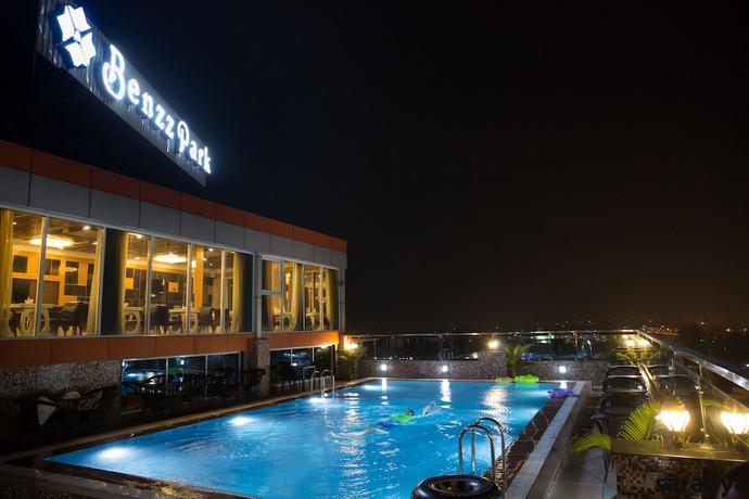 Imagen de la piscina del Hotel Benzz Park Vellore. Foto 18